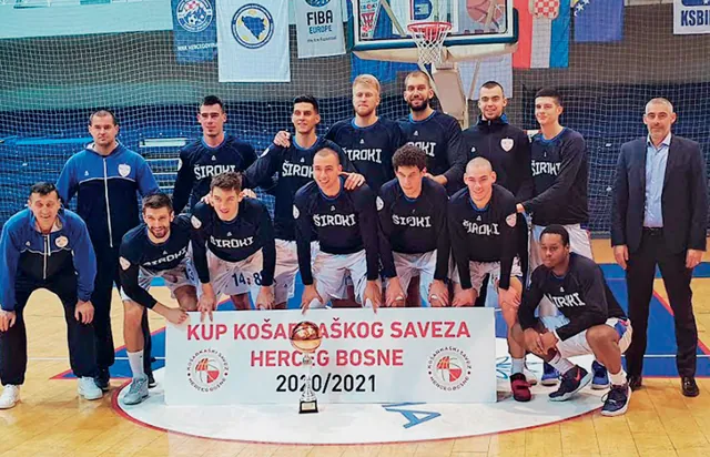 Pobjednici Kupa Herceg-Bosne 2020./21. s trofejem