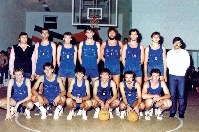 Momčad Mladosti u plavim dresovima u sezoni 1980./81.